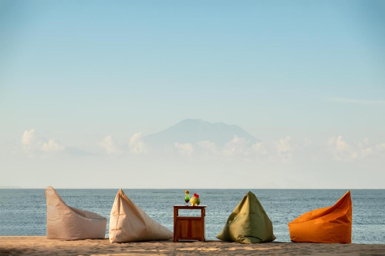 Bali Tropic Resort & Spa - Chse Certified Νούσα Ντούα Εξωτερικό φωτογραφία Bean bag chairs on a beach