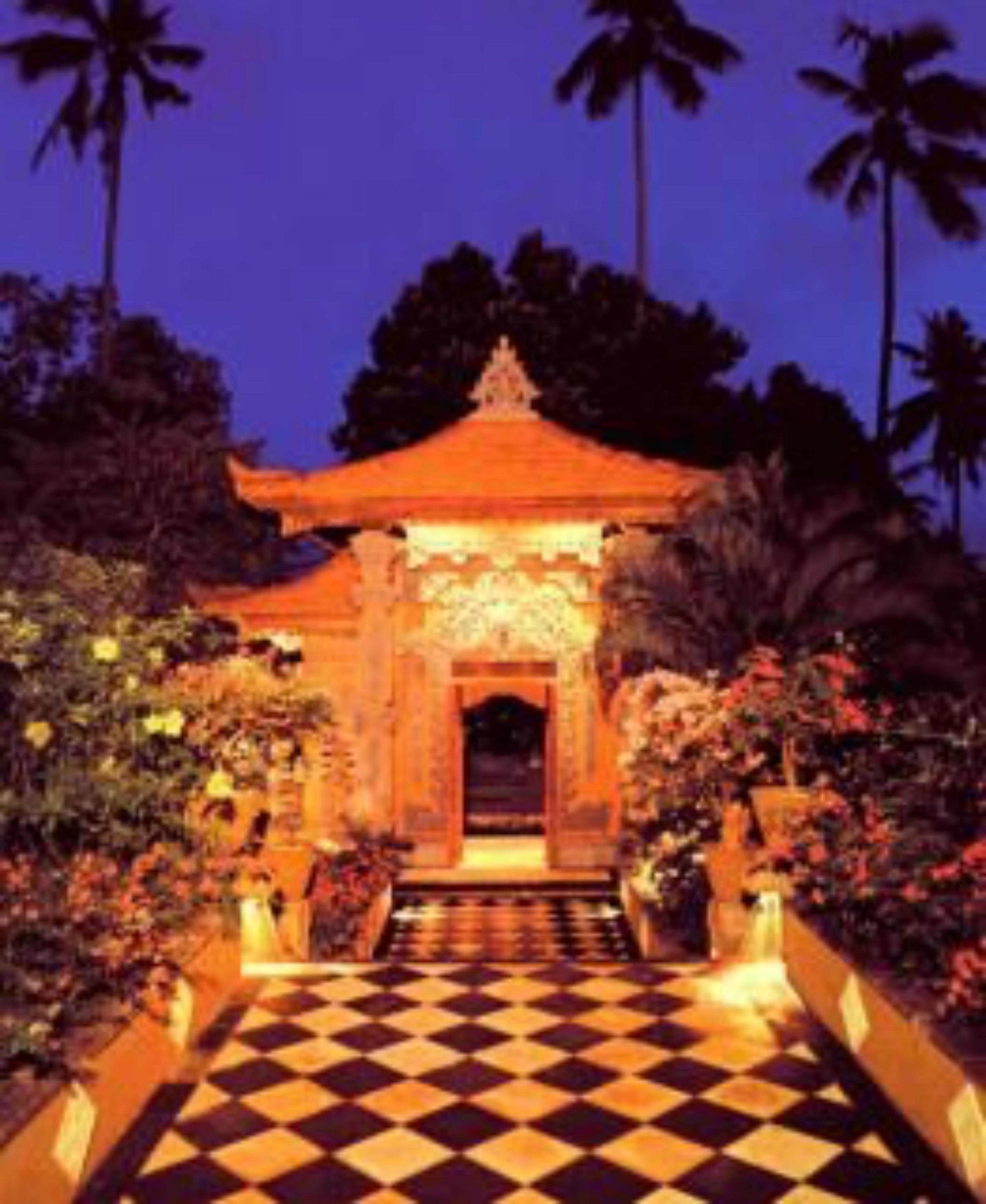 Bali Tropic Resort & Spa - Chse Certified Νούσα Ντούα Εξωτερικό φωτογραφία The gate of the temple