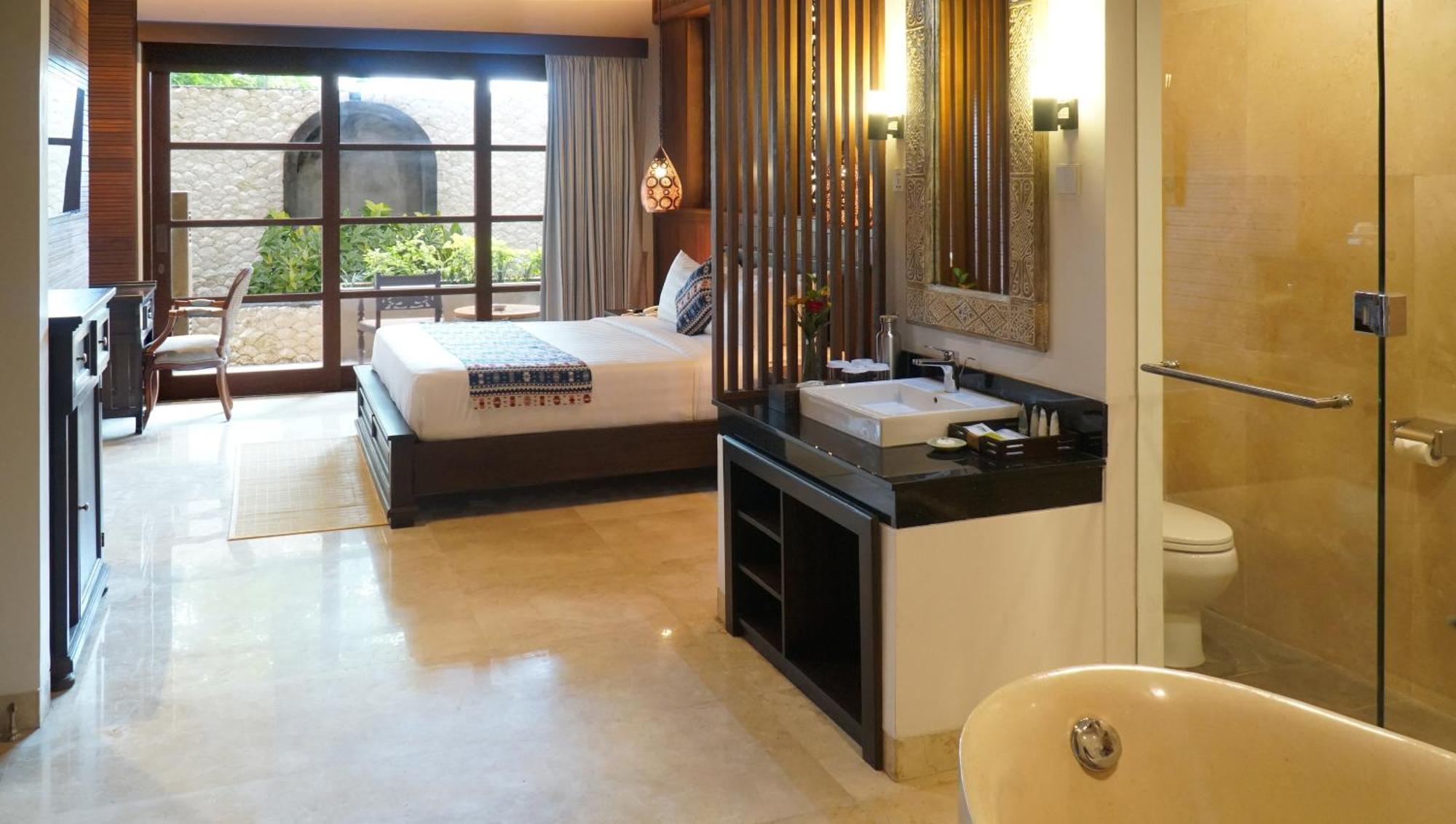 Bali Tropic Resort & Spa - Chse Certified Νούσα Ντούα Εξωτερικό φωτογραφία A room at the hotel